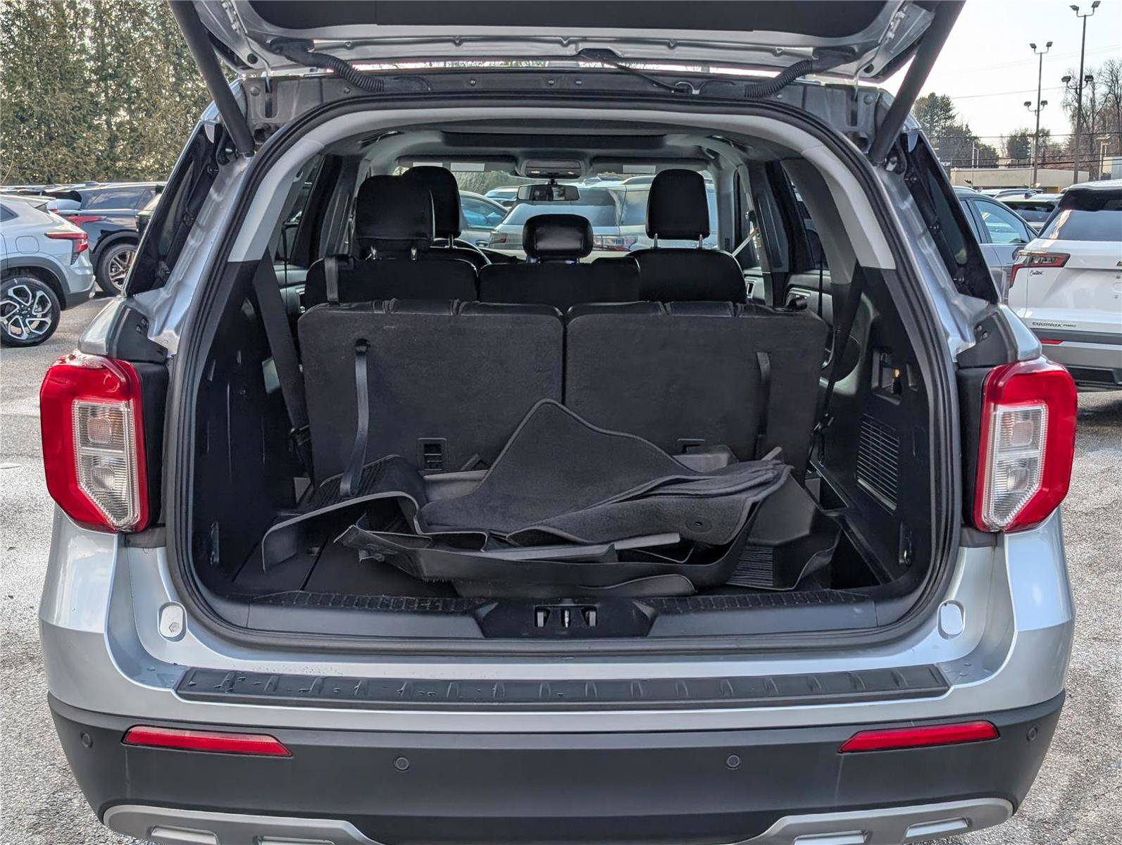 Used 2022 Ford Explorer XLT w/ Equipment Group 202A image 15