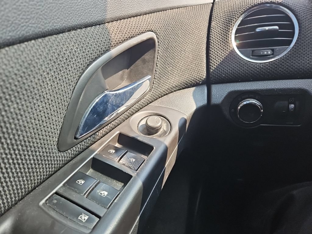 Used 2014 Chevrolet Cruze LT w/ Technology Package FWD image 19