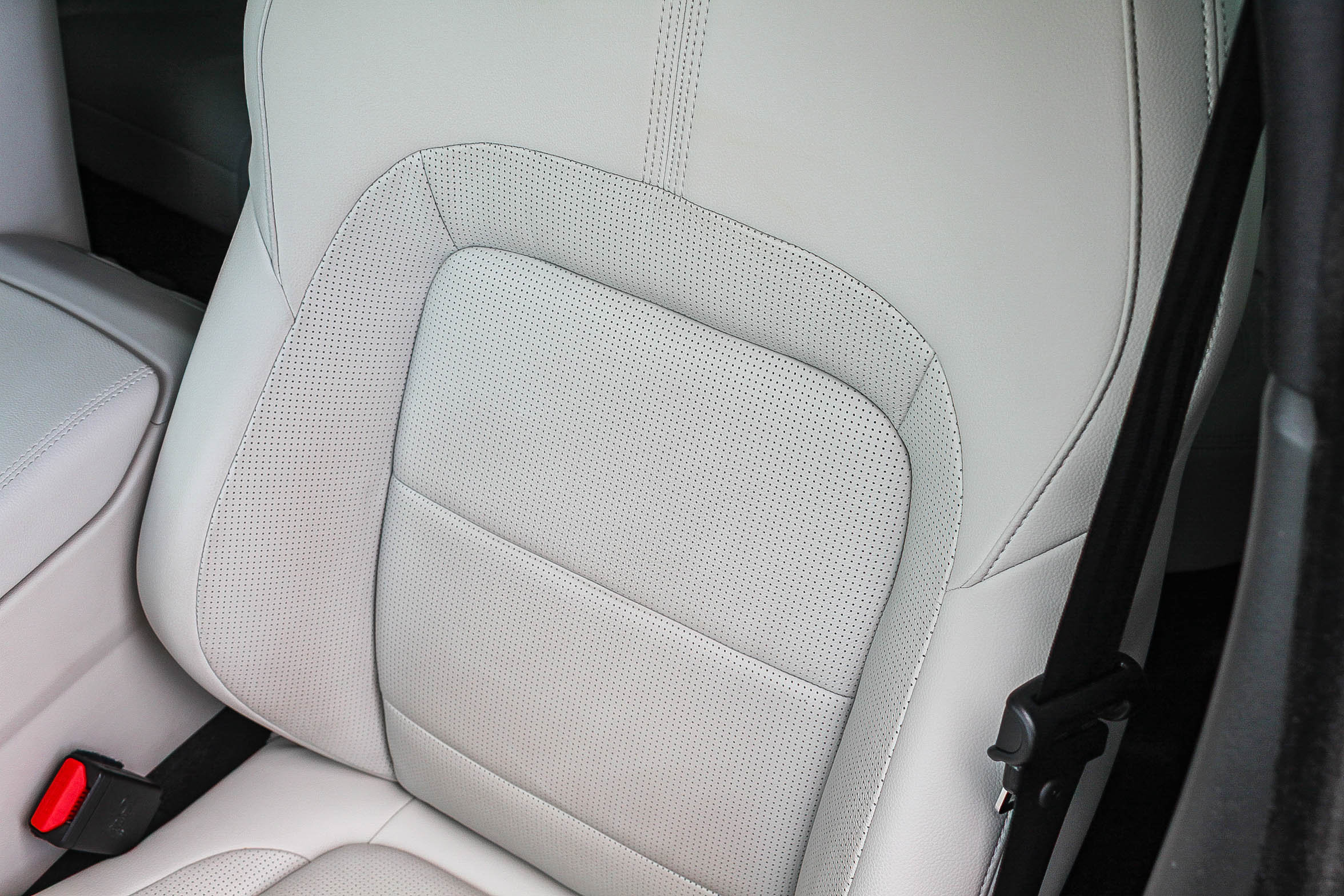 Used 2024 Jaguar XF R-Dynamic SE image 22