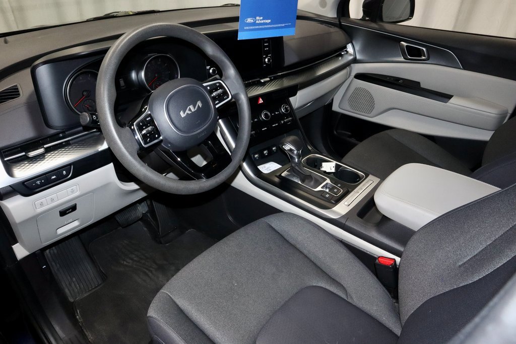 Used 2024 Kia Carnival LX image 24