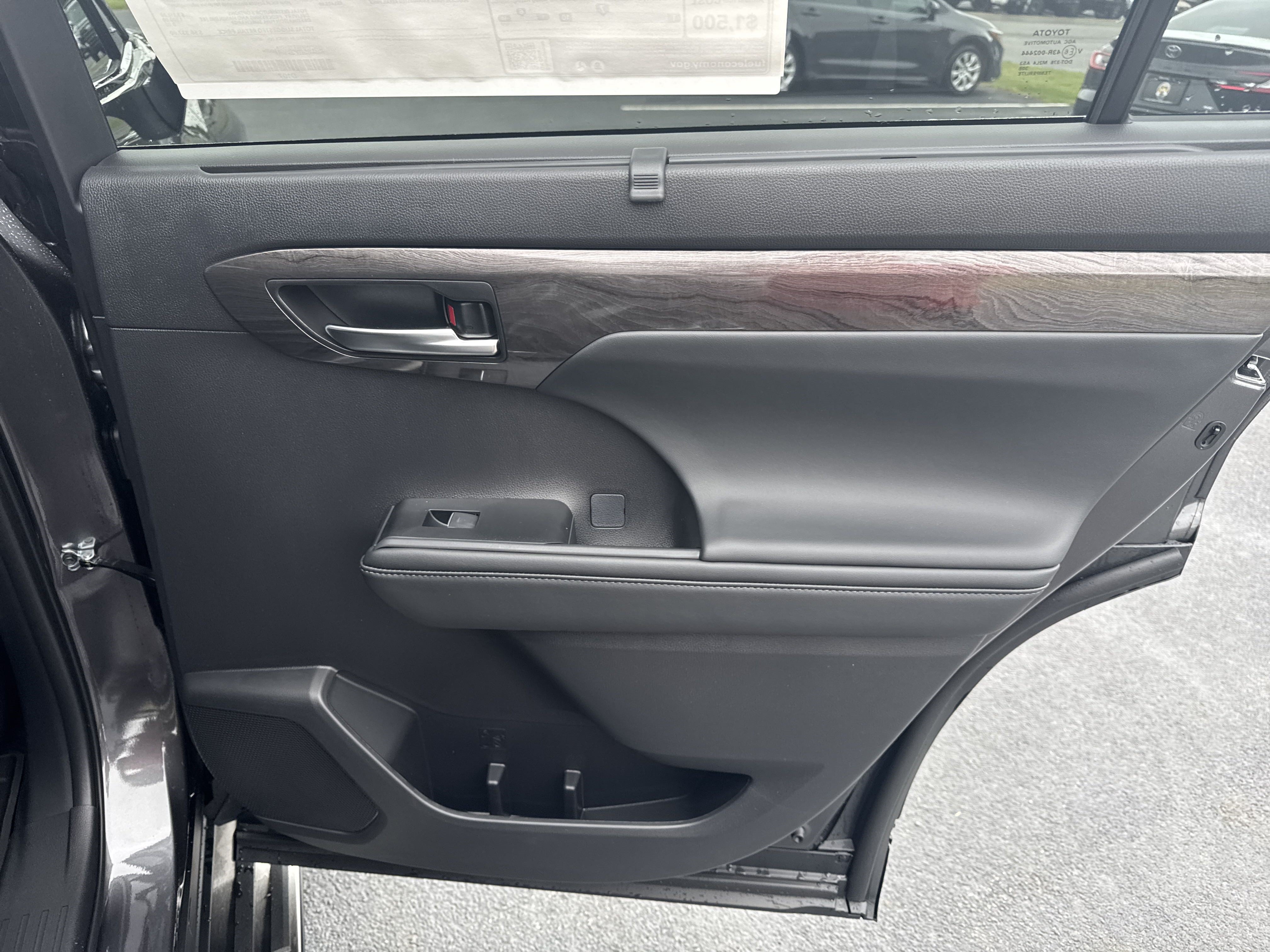 New 2025 Toyota Highlander Limited AWD/4WD image 34