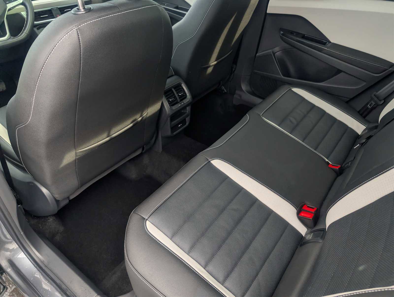 Certified 2025 Volkswagen Taos SEL w/ Taos Adventure Package image 27