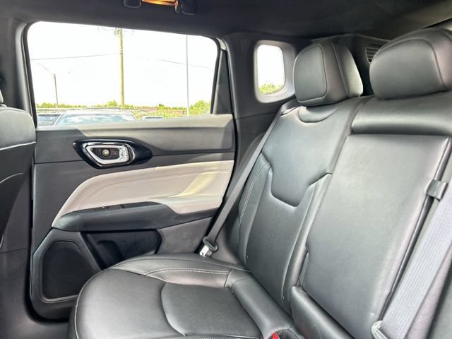 Used 2025 Jeep Compass Limited AWD/4WD image 17