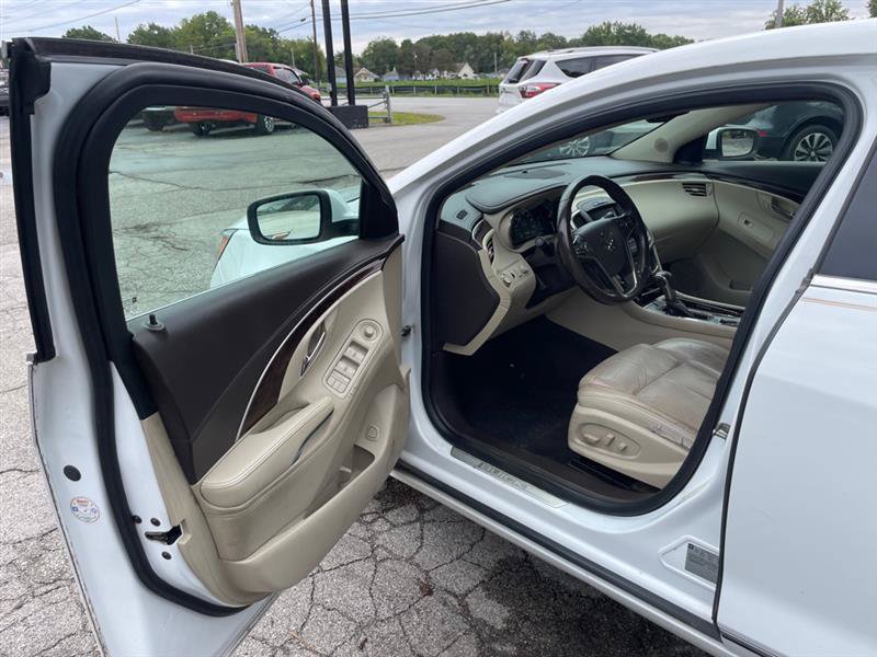 Used 2014 Buick LaCrosse Leather w/ Driver Confidence Package FWD image 9
