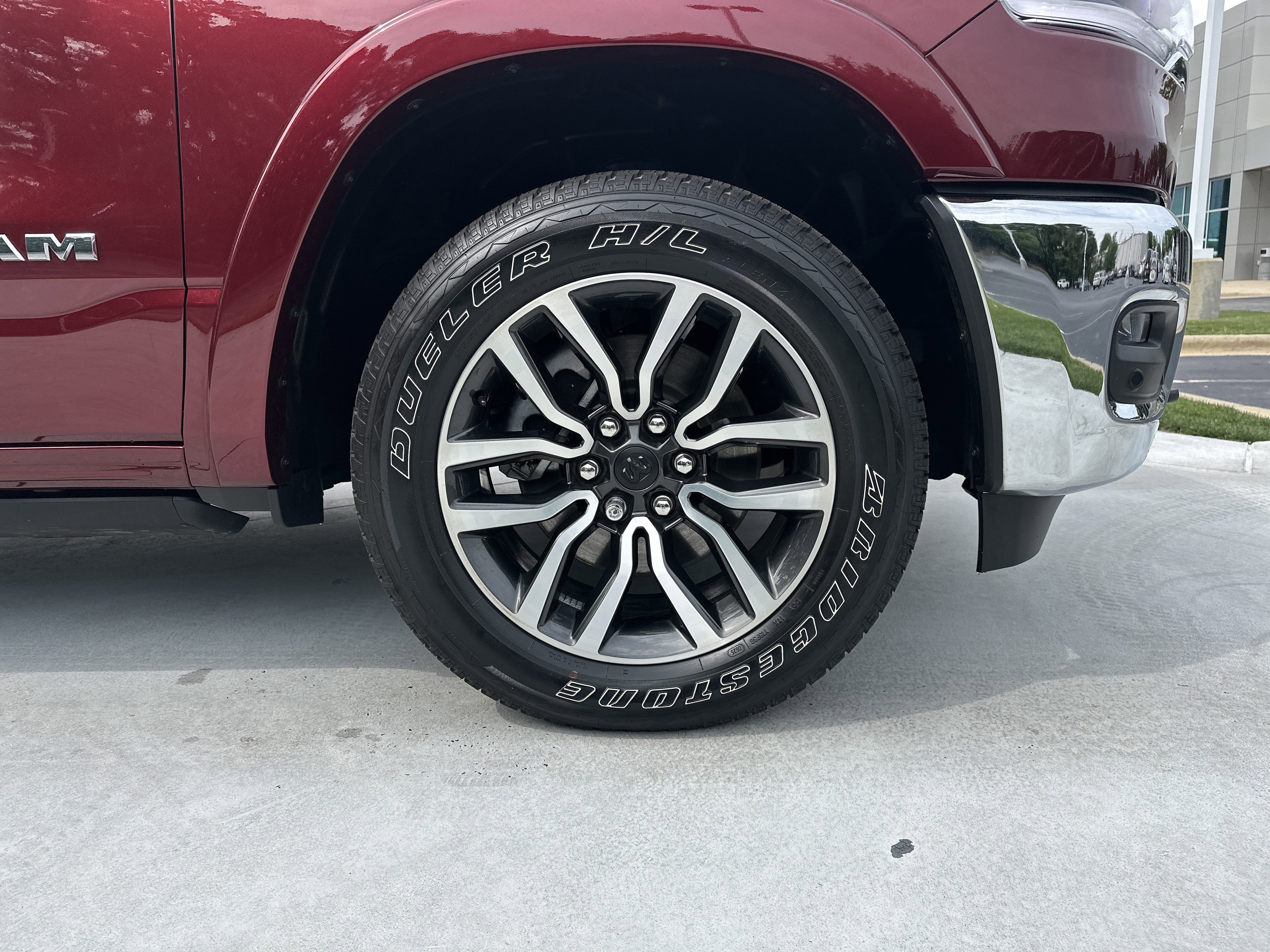 Used 2025 RAM 1500 Limited AWD/4WD image 13