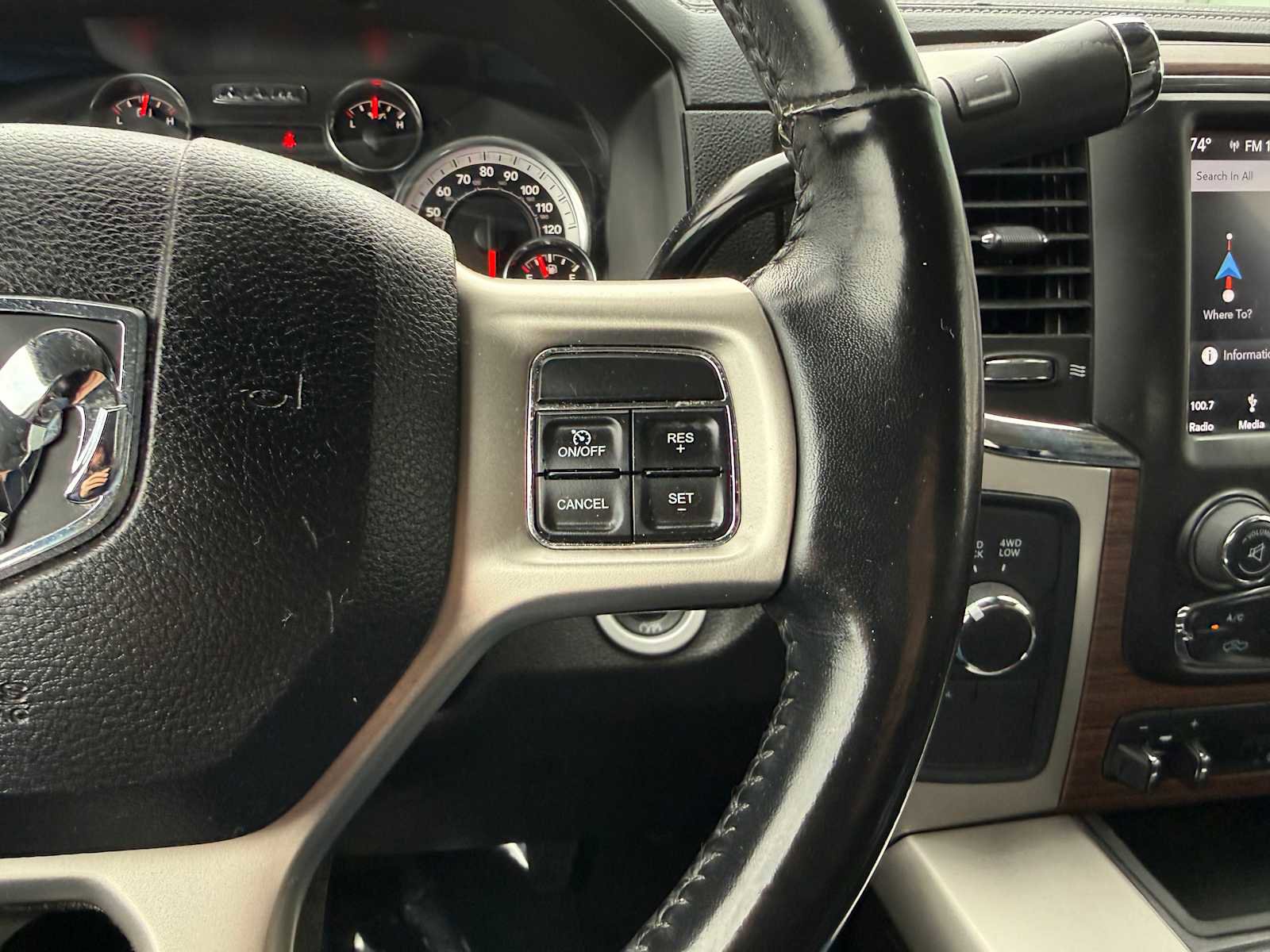 Used 2018 RAM 2500 Laramie w/ Convenience Group AWD/4WD image 26