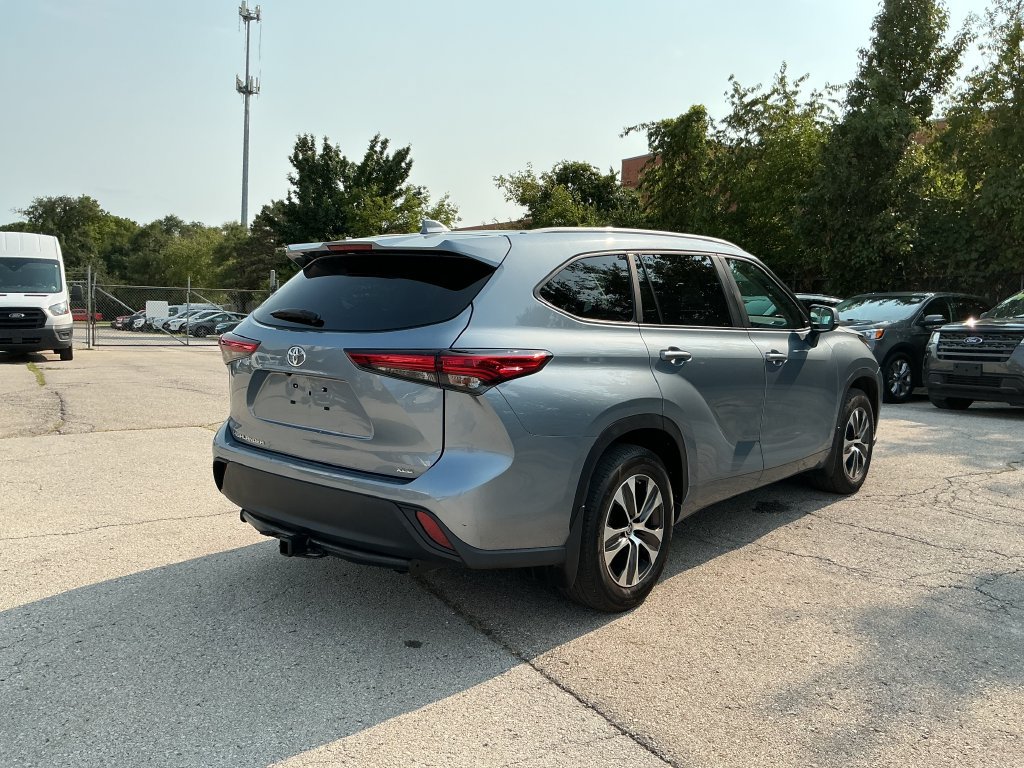 Used 2023 Toyota Highlander XLE FWD image 5