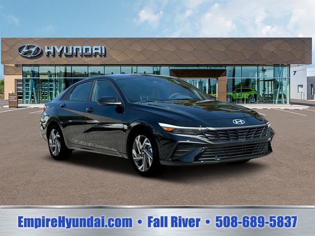 Used 2025 Hyundai Elantra Sport FWD image 11