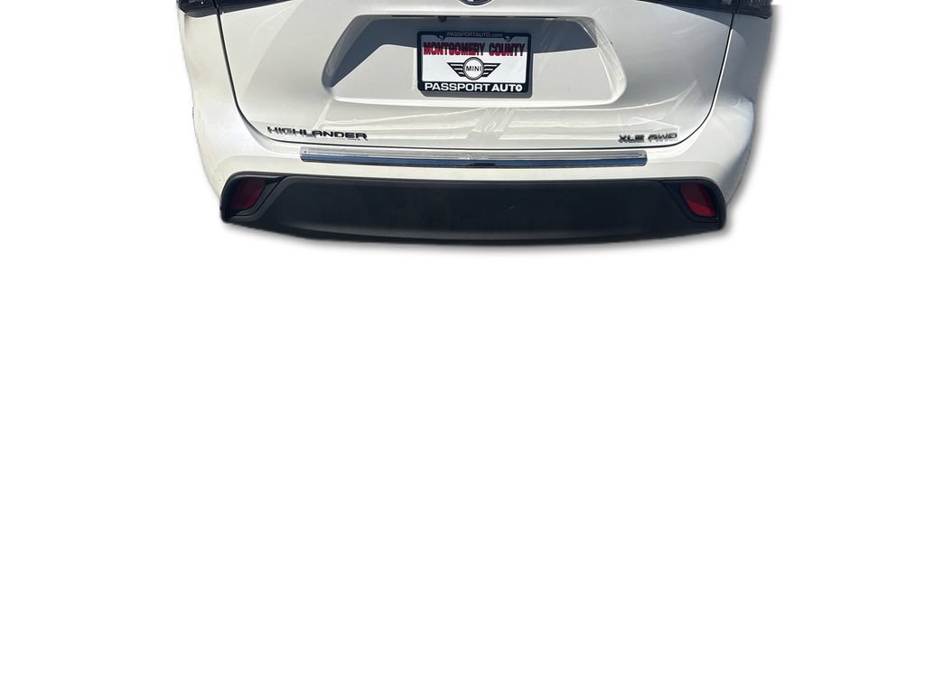 Used 2020 Toyota Highlander XLE AWD/4WD image 26