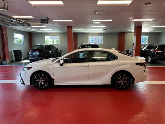 Used 2021 Toyota Camry SE FWD image 6