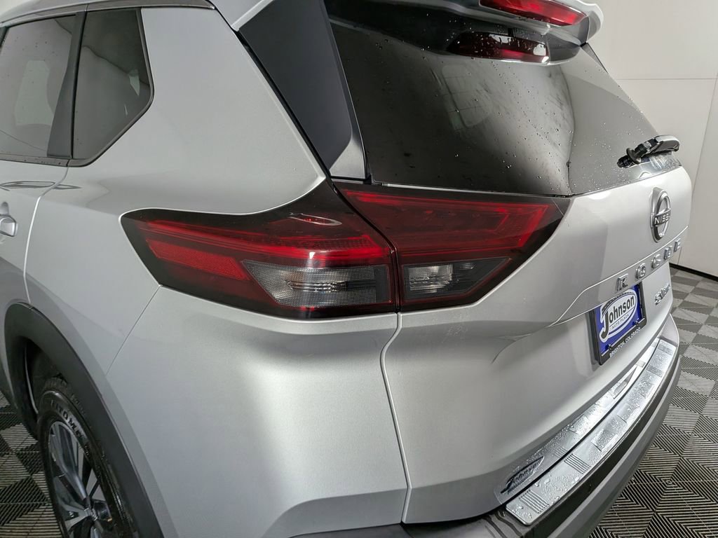 Used 2023 Nissan Rogue SV image 12