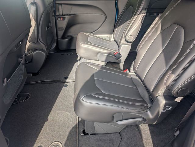 New 2026 Chrysler Pacifica Select image 23