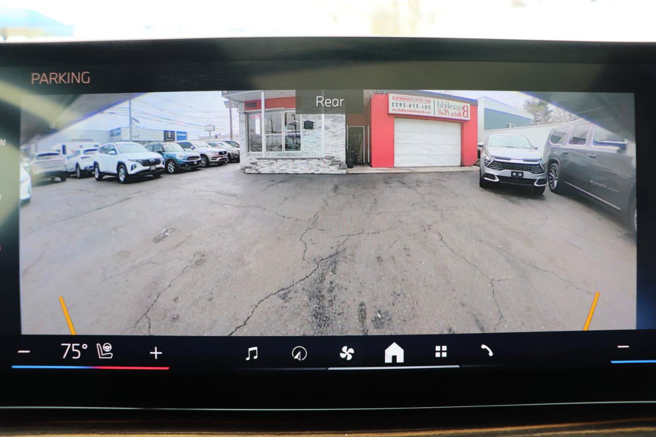 Used 2025 BMW X7 xDrive40i AWD/4WD image 49