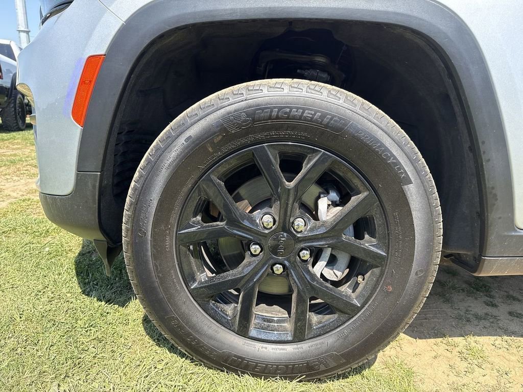 Used 2025 Jeep Grand Cherokee Altitude AWD/4WD image 10
