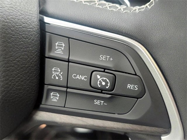 Used 2023 Jeep Grand Cherokee Limited image 21