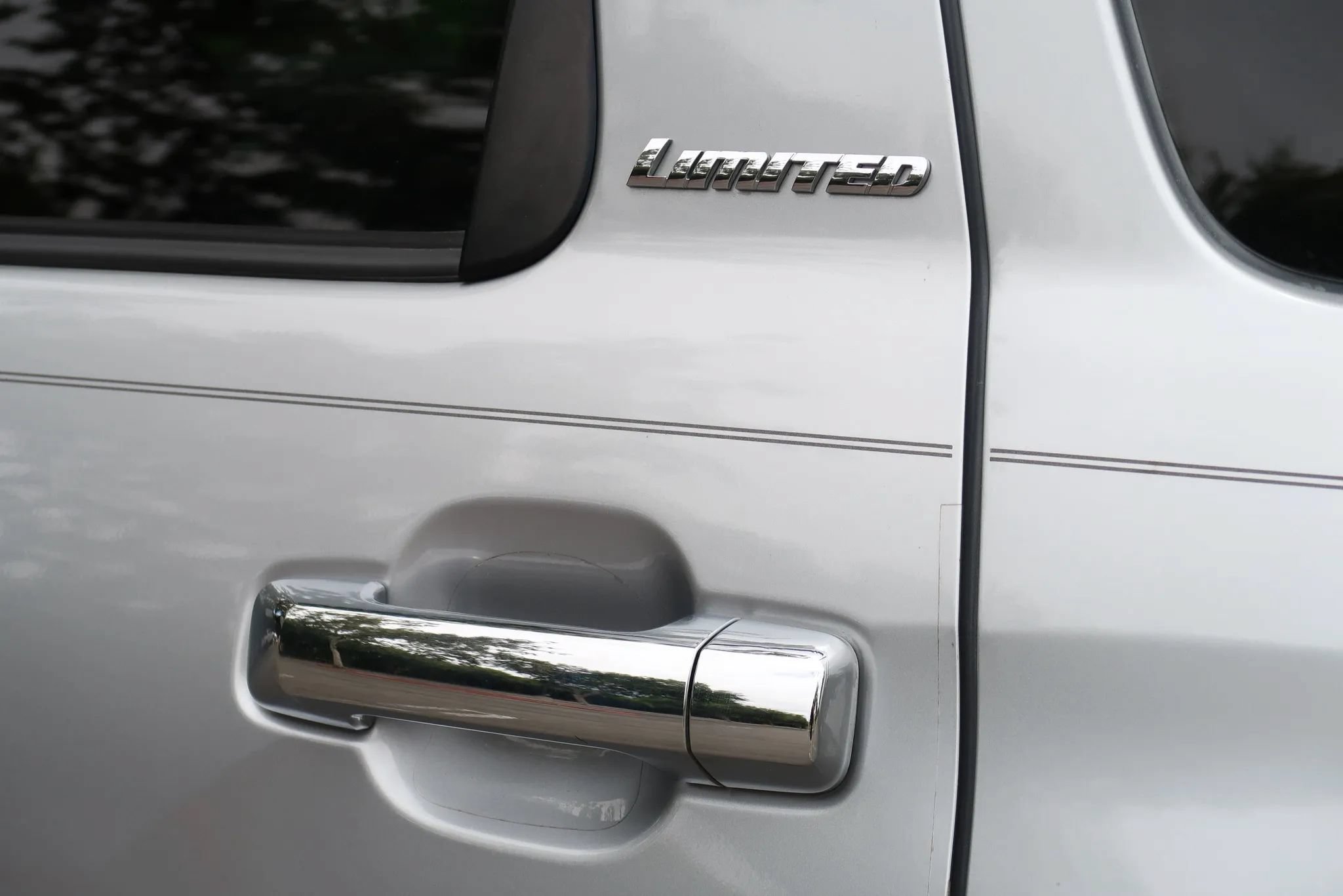 Used 2017 Toyota Sequoia Limited w/ Safety & Convenience Package AWD/4WD image 8