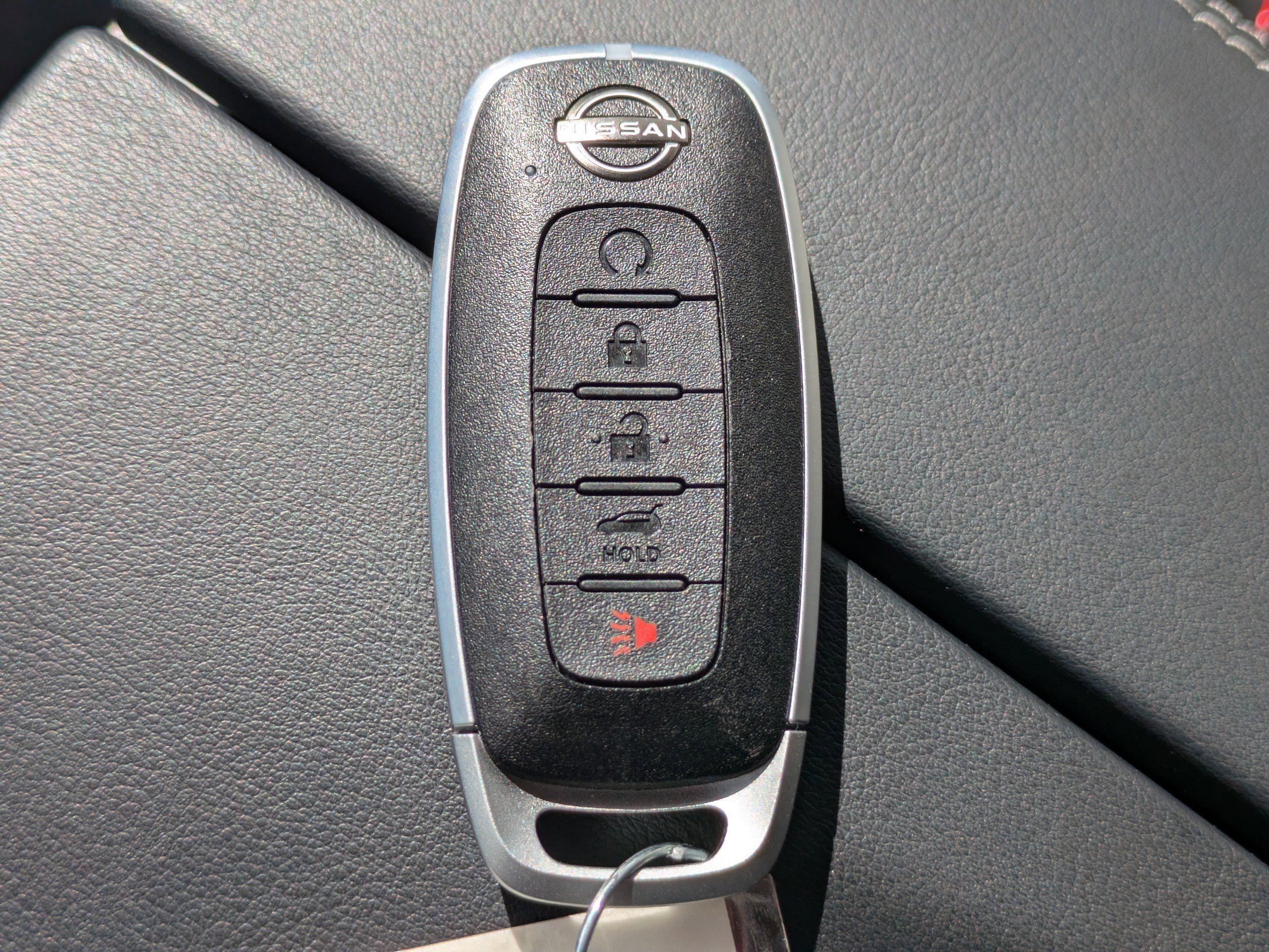 Certified 2025 Nissan Rogue SV image 33