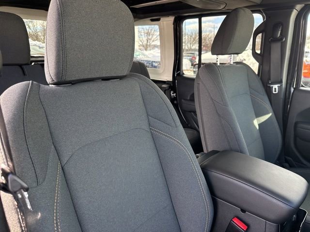 Used 2025 Jeep Wrangler Sport S image 31