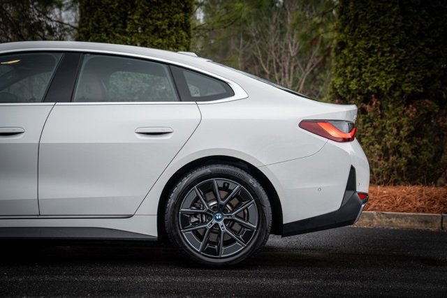 Used 2023 BMW i4 eDrive35 image 11