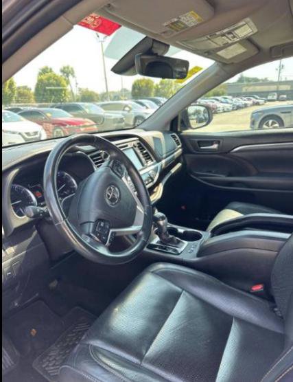 Used 2019 Toyota Highlander Limited image 7