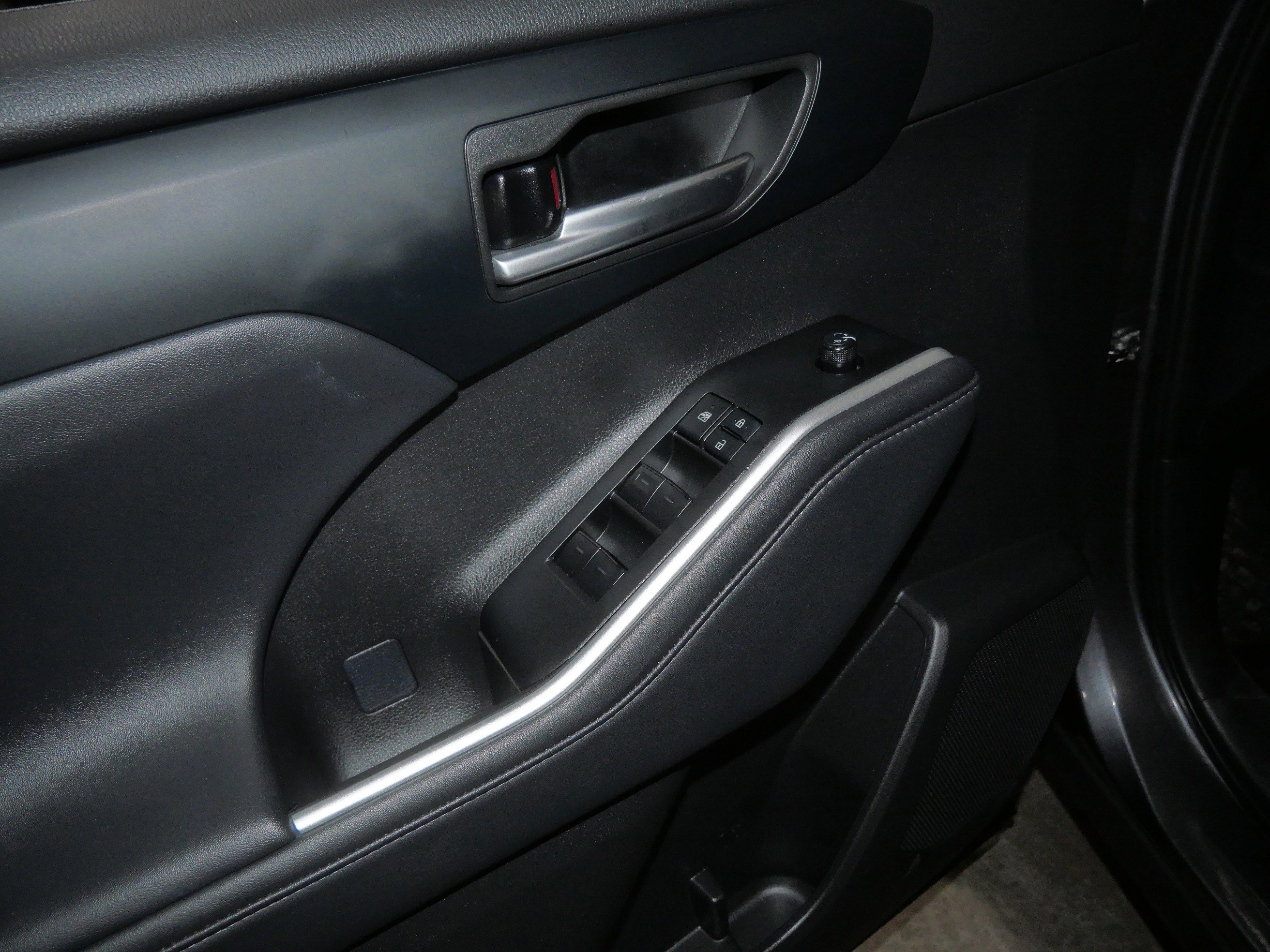 Used 2024 Toyota Highlander XLE image 20