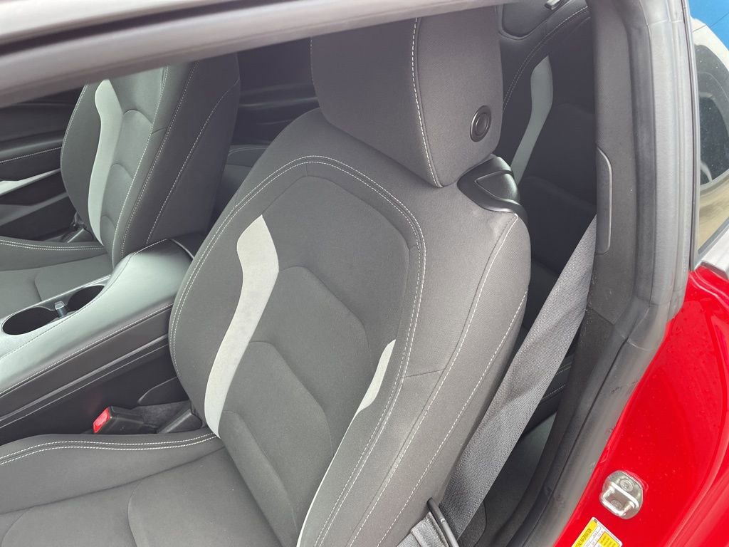 Used 2018 Chevrolet Camaro LT w/ Technology Package RWD image 5