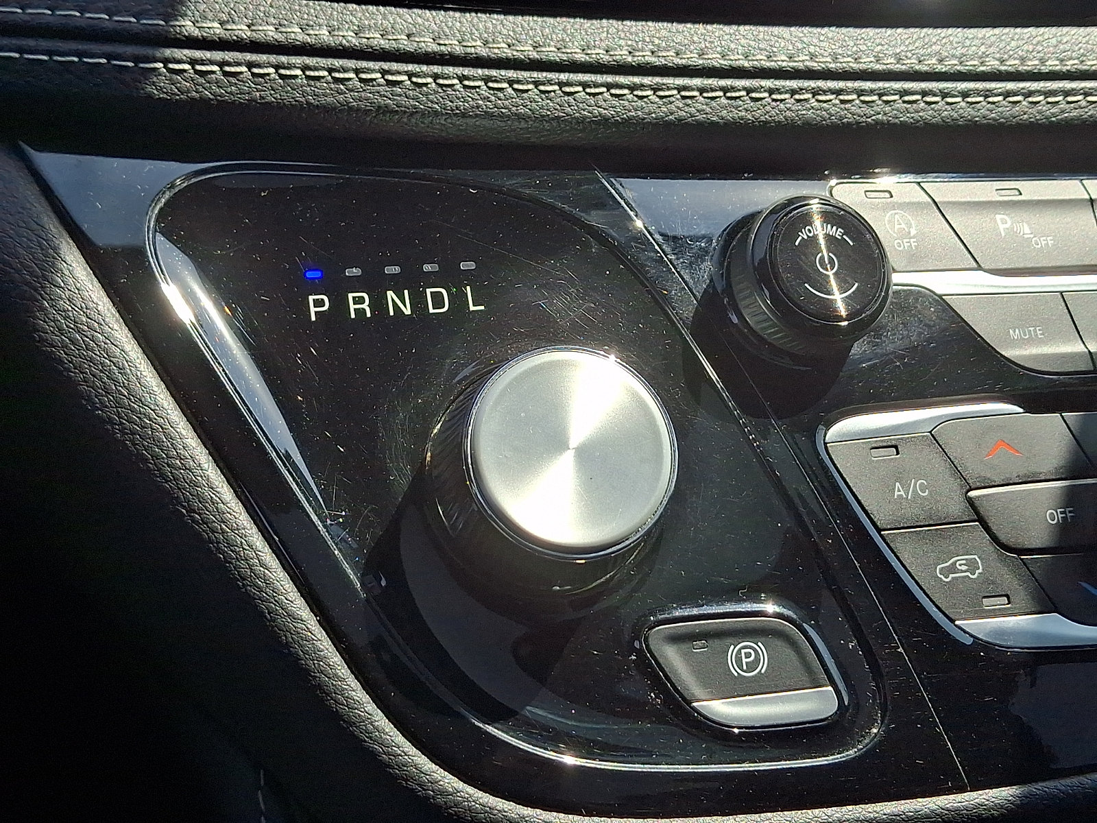 Used 2025 Chrysler Pacifica Limited FWD image 17