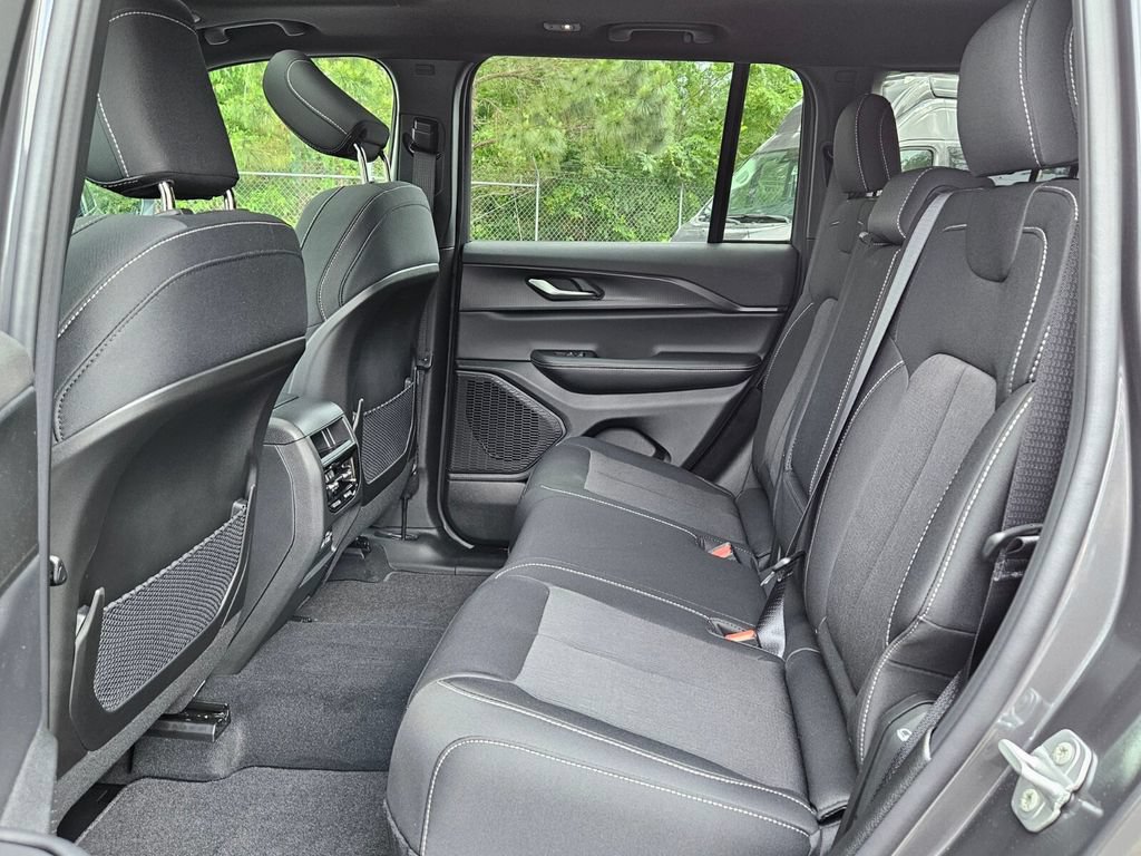 New 2025 Jeep Grand Cherokee Laredo X w/ Luxury Tech Group I RWD image 11