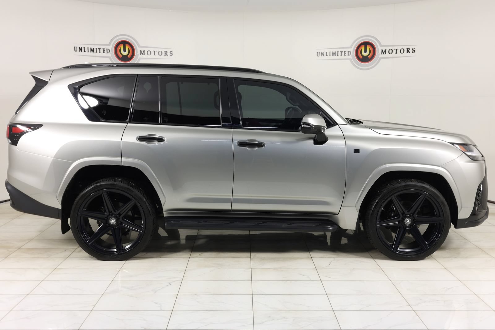 Used 2023 Lexus LX 600 F Sport w/ Accessory Package (Z1) AWD/4WD image 3