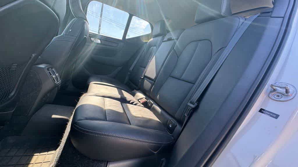 Certified 2023 Volvo XC40 B5 Plus w/ Driver Assist Package AWD/4WD image 15