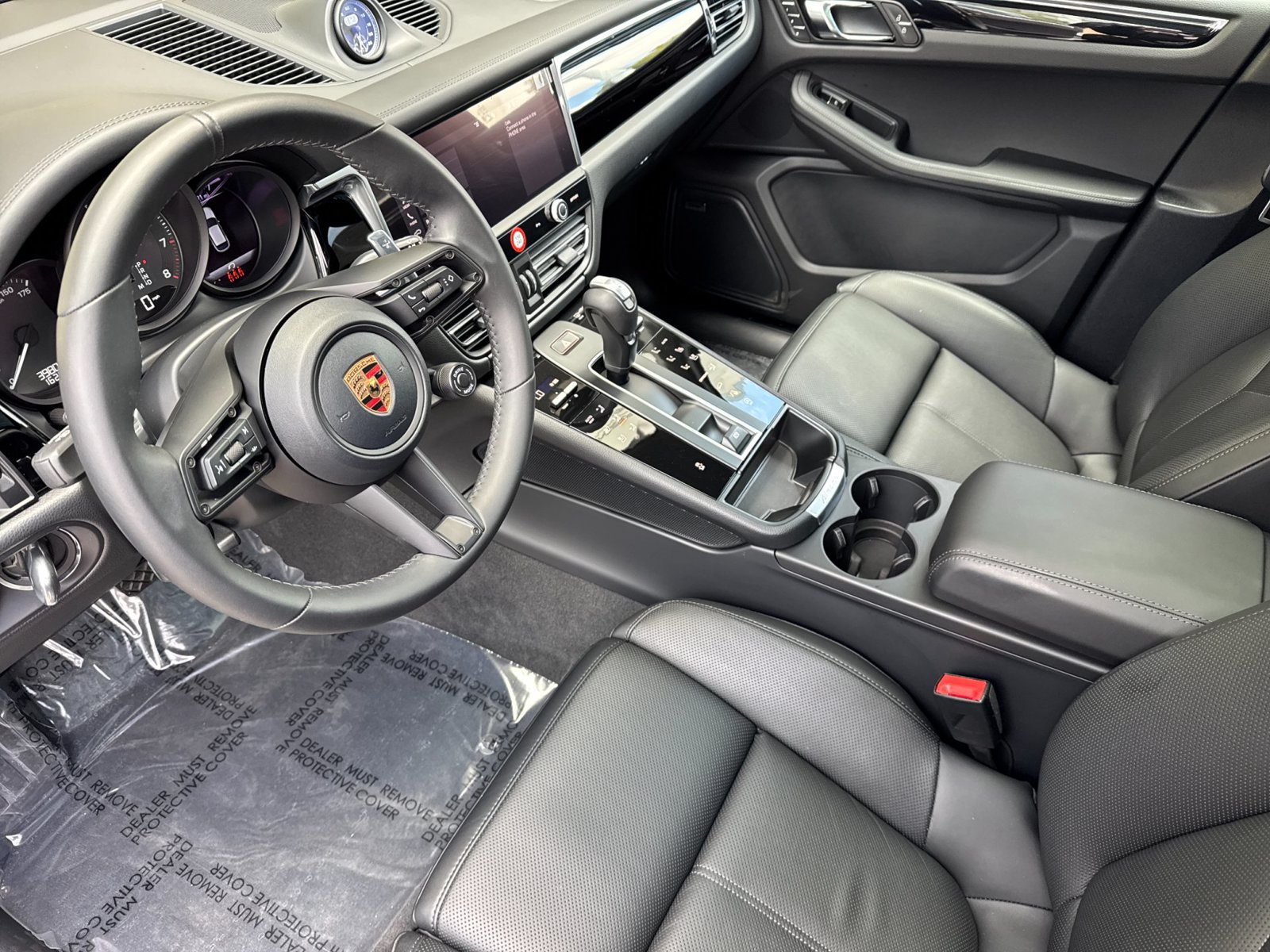 Certified 2026 Porsche Macan AWD/4WD image 4
