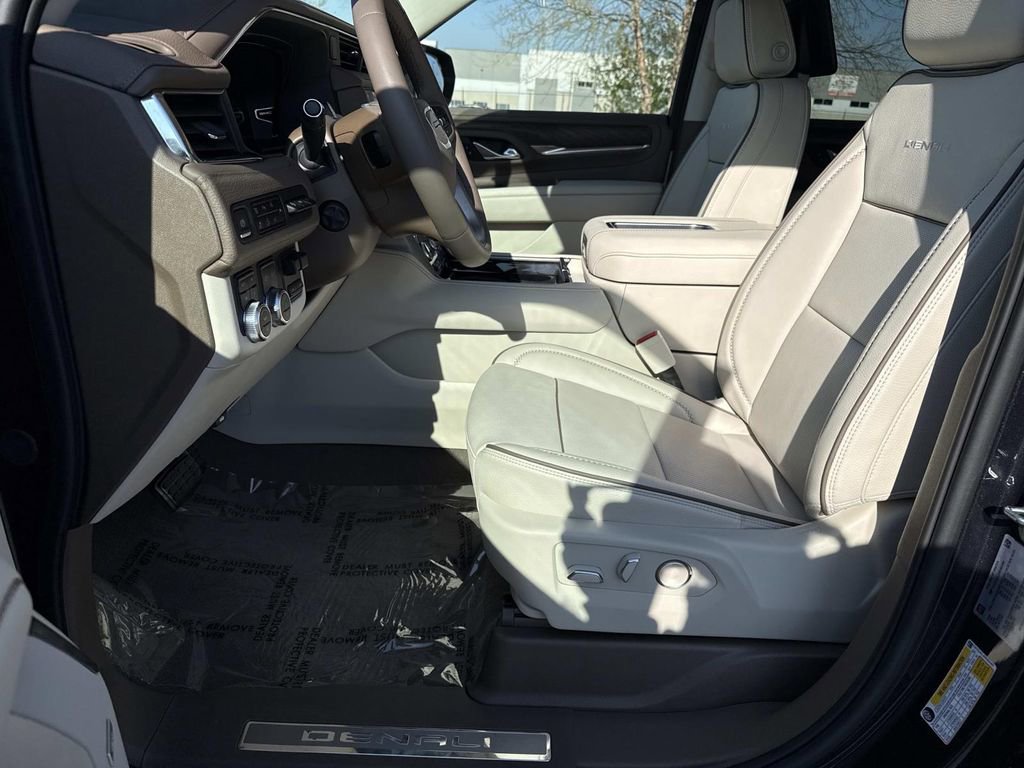 Used 2024 GMC Yukon XL Denali w/ Advanced Technology Package AWD/4WD image 22