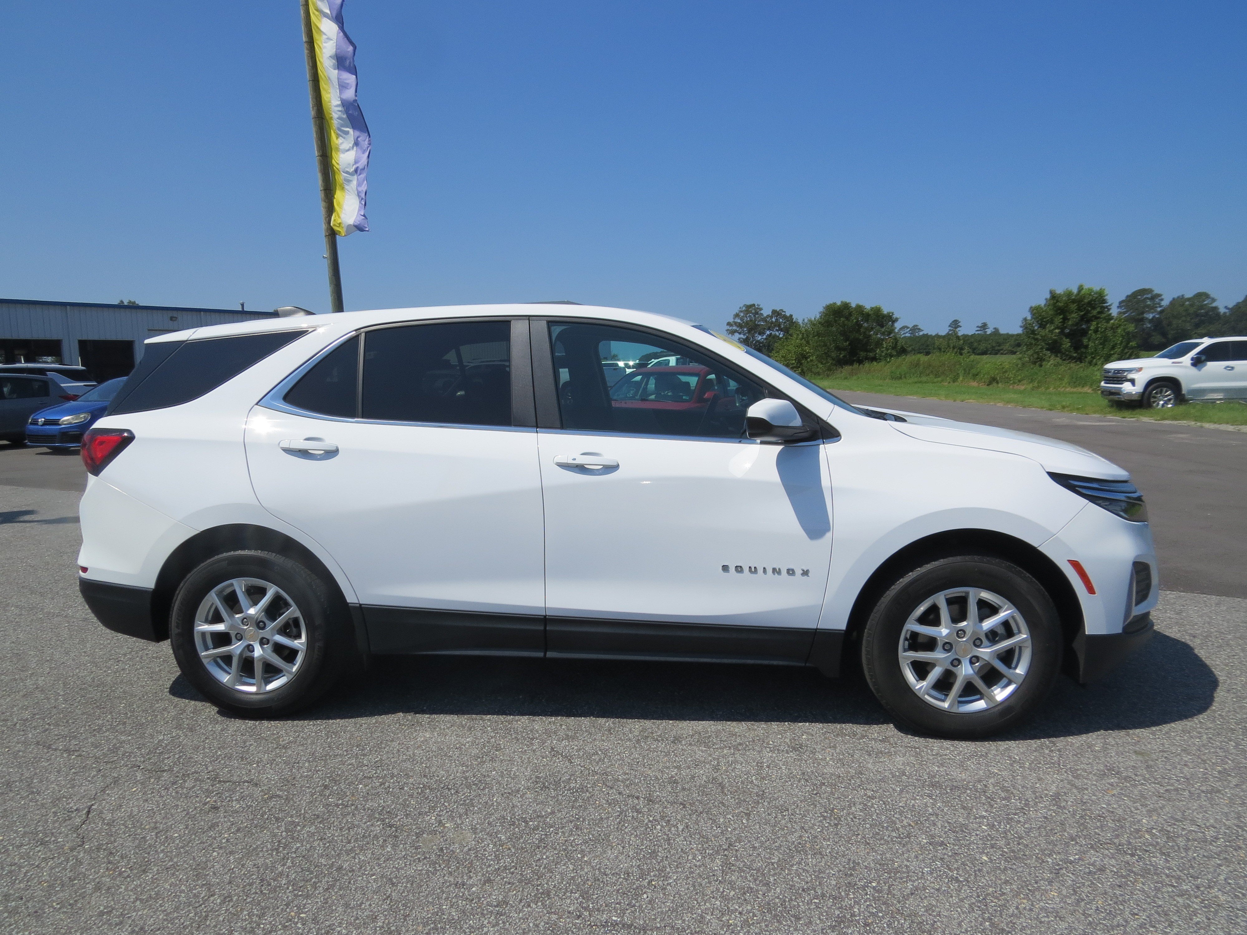 Used 2022 Chevrolet Equinox LT FWD image 2