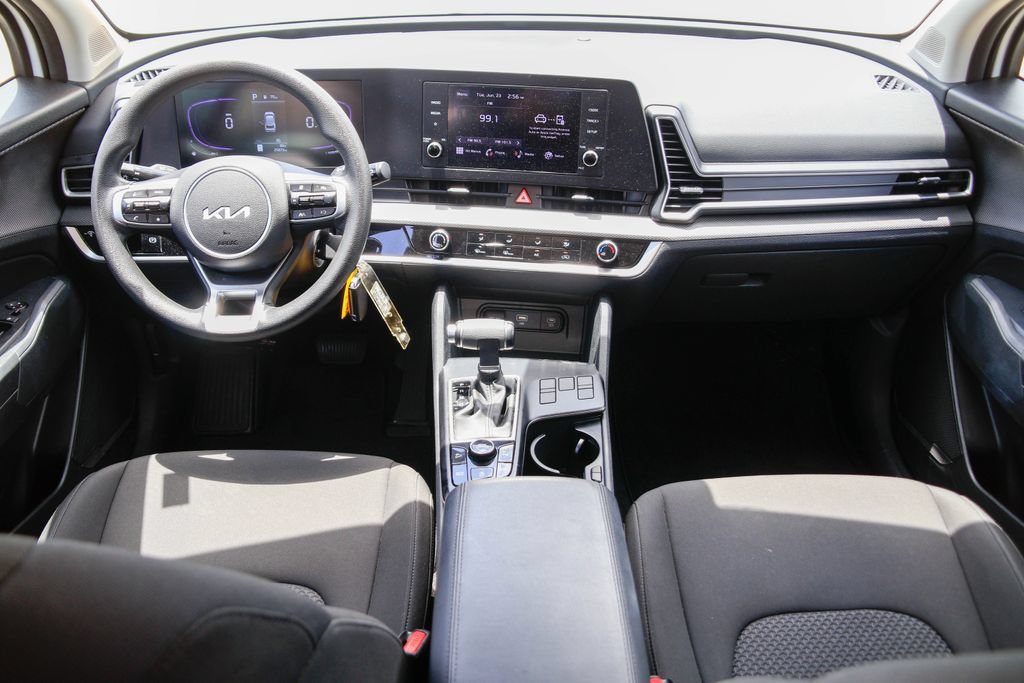 Used 2025 Kia Sportage LX FWD image 6