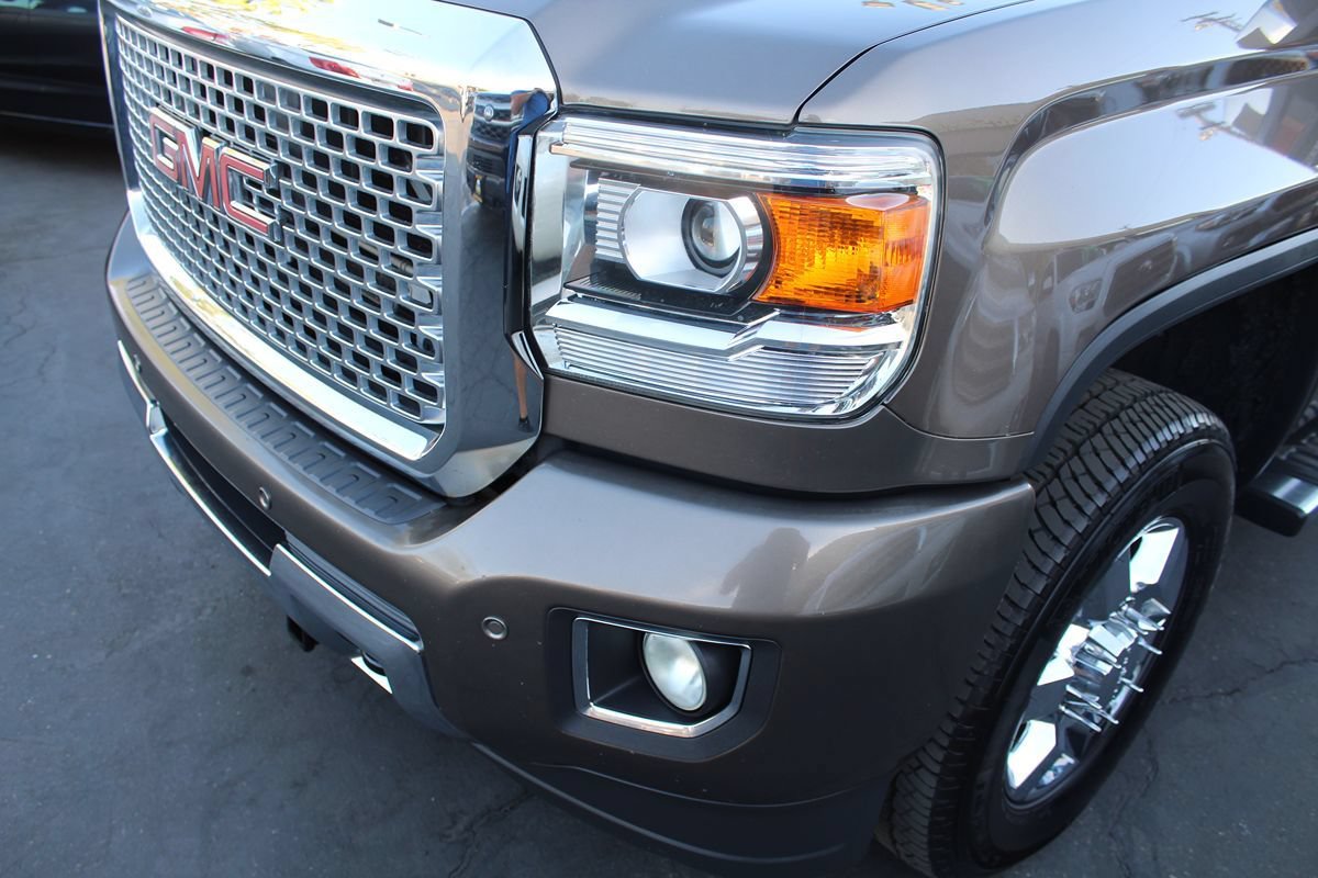Used 2015 GMC Sierra 3500 Denali w/ Duramax Plus Package AWD/4WD image 10