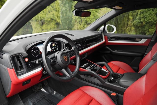 Used 2024 Porsche Cayenne AWD/4WD image 27