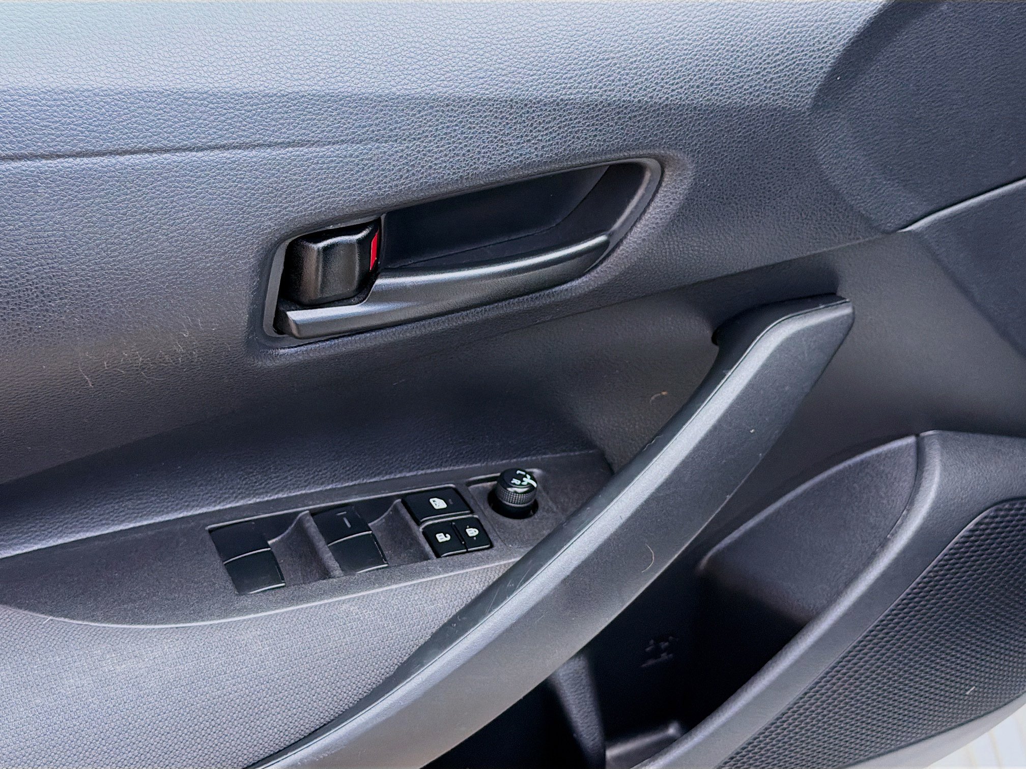 Used 2022 Toyota Corolla LE FWD image 14