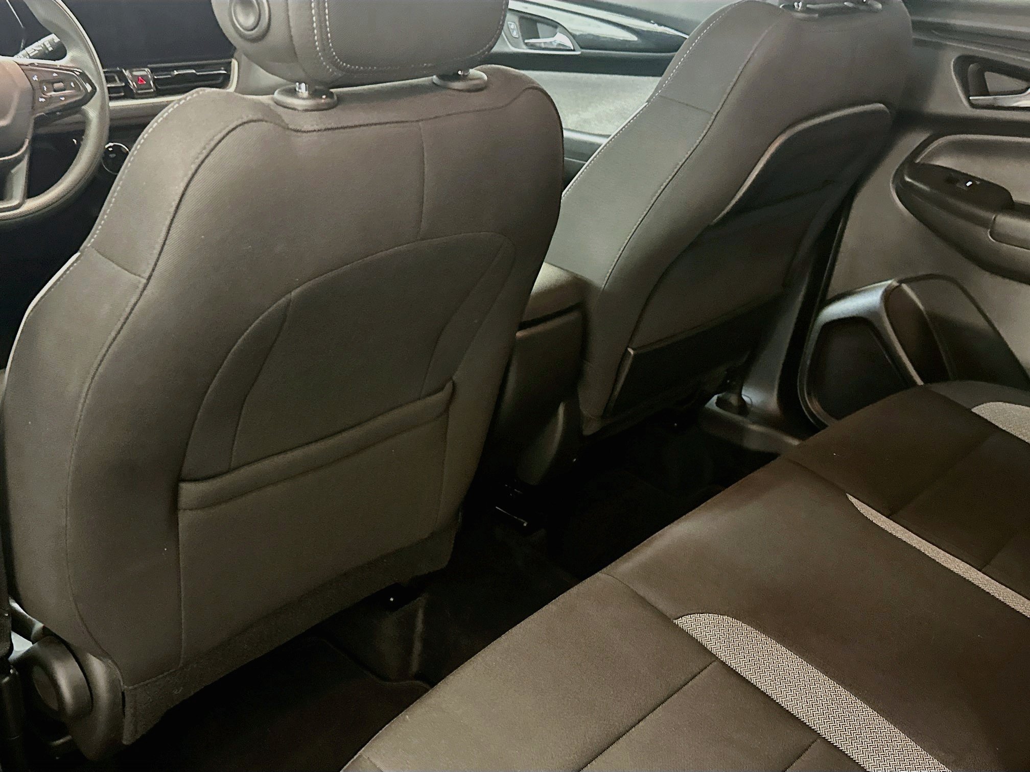 Used 2025 Chevrolet TrailBlazer LT AWD/4WD image 27