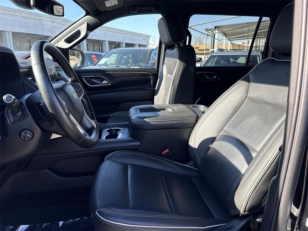 Used 2024 Chevrolet Suburban Premier image 17