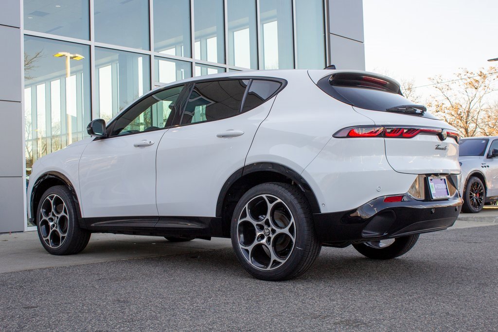 Used 2025 Alfa Romeo Tonale w/ Premium Package image 8