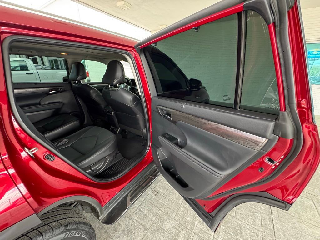 Used 2022 Toyota Highlander Platinum image 22
