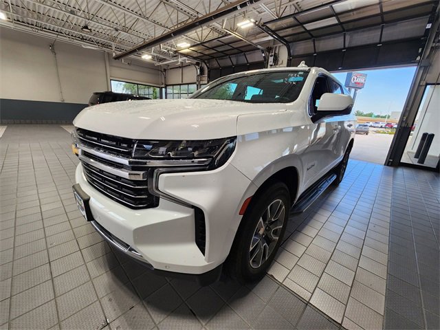 Used 2024 Chevrolet Tahoe LT w/ Luxury Package RWD image 2