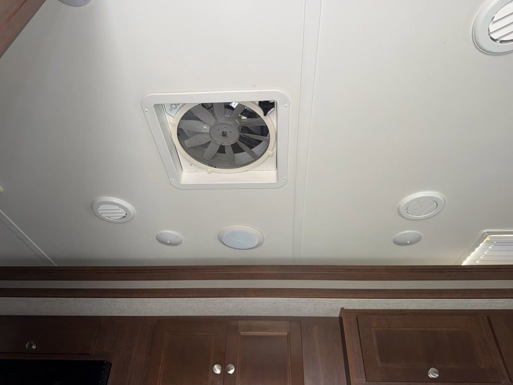 Used 2017 Ford E-450 and Econoline 450 Super Duty w/ Motorhome Prep Package image 44