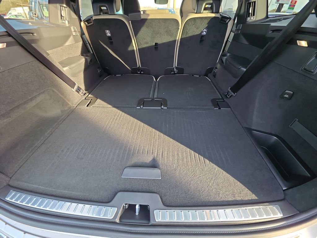New 2026 Volvo XC90 B6 Plus w/ Protection Package Premier image 14
