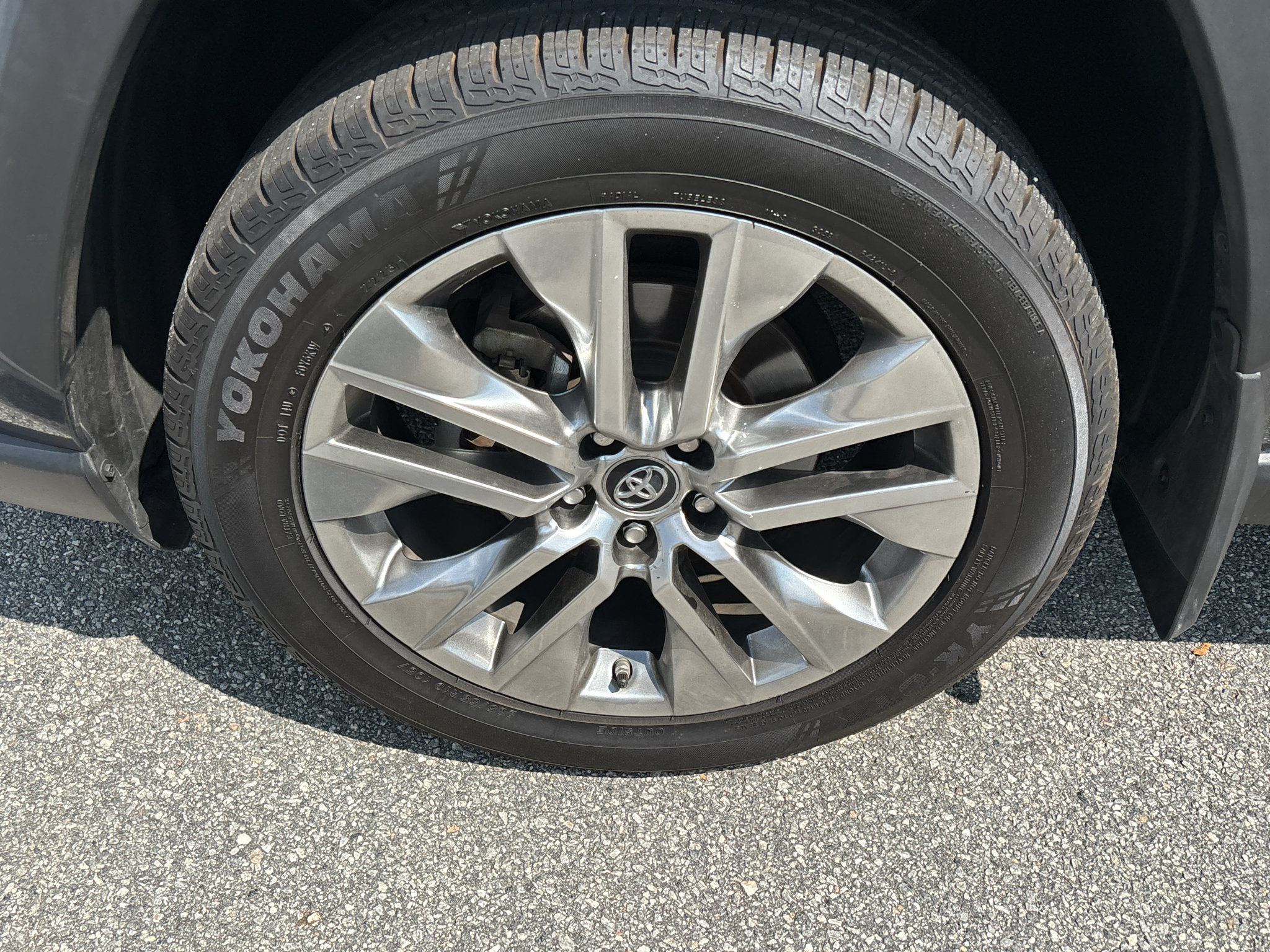 Used 2019 Toyota RAV4 XLE Premium FWD image 26