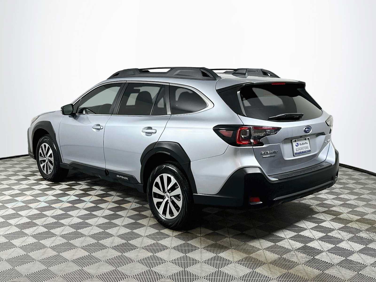 Certified 2025 Subaru Outback Premium AWD/4WD image 5