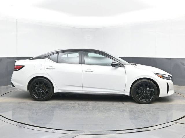 Used 2025 Nissan Sentra SR w/ SR Premium Package image 11