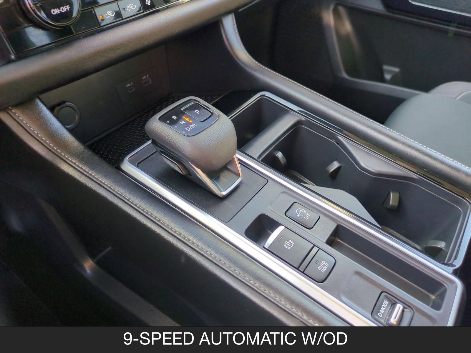 Used 2024 Nissan Pathfinder SV image 16