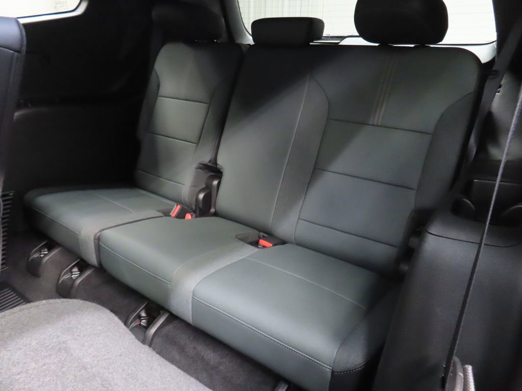 Used 2026 GMC Acadia AT4 w/ LPO, Floor Liner Package AWD/4WD image 15