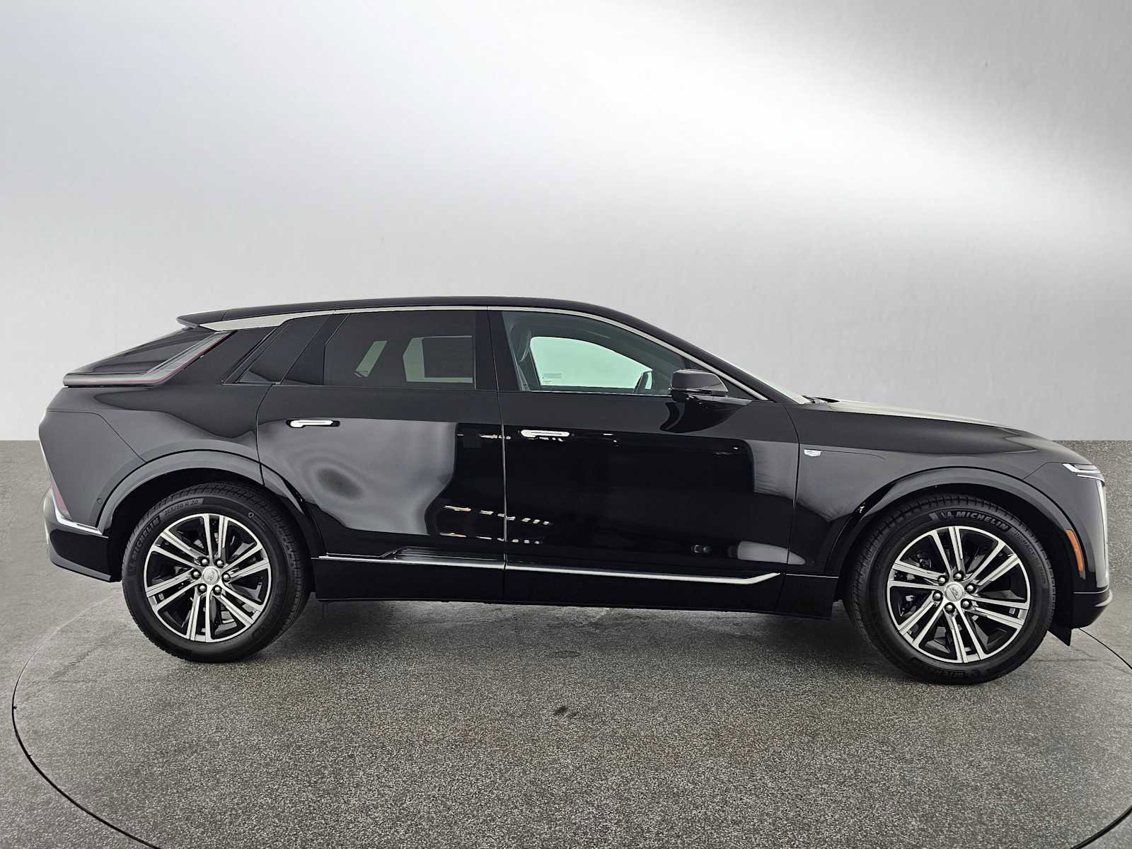 New 2026 Cadillac Lyriq Luxury image 2